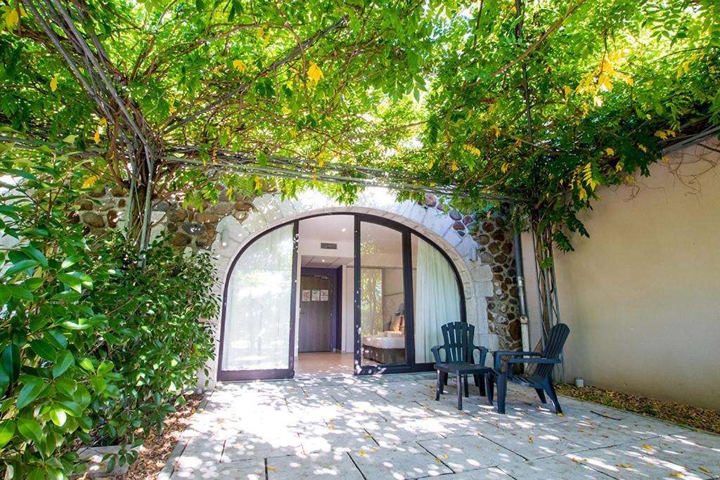 Hôtel du cros d'Auzon Saint-Maurice-dʼArdèche Exterior foto