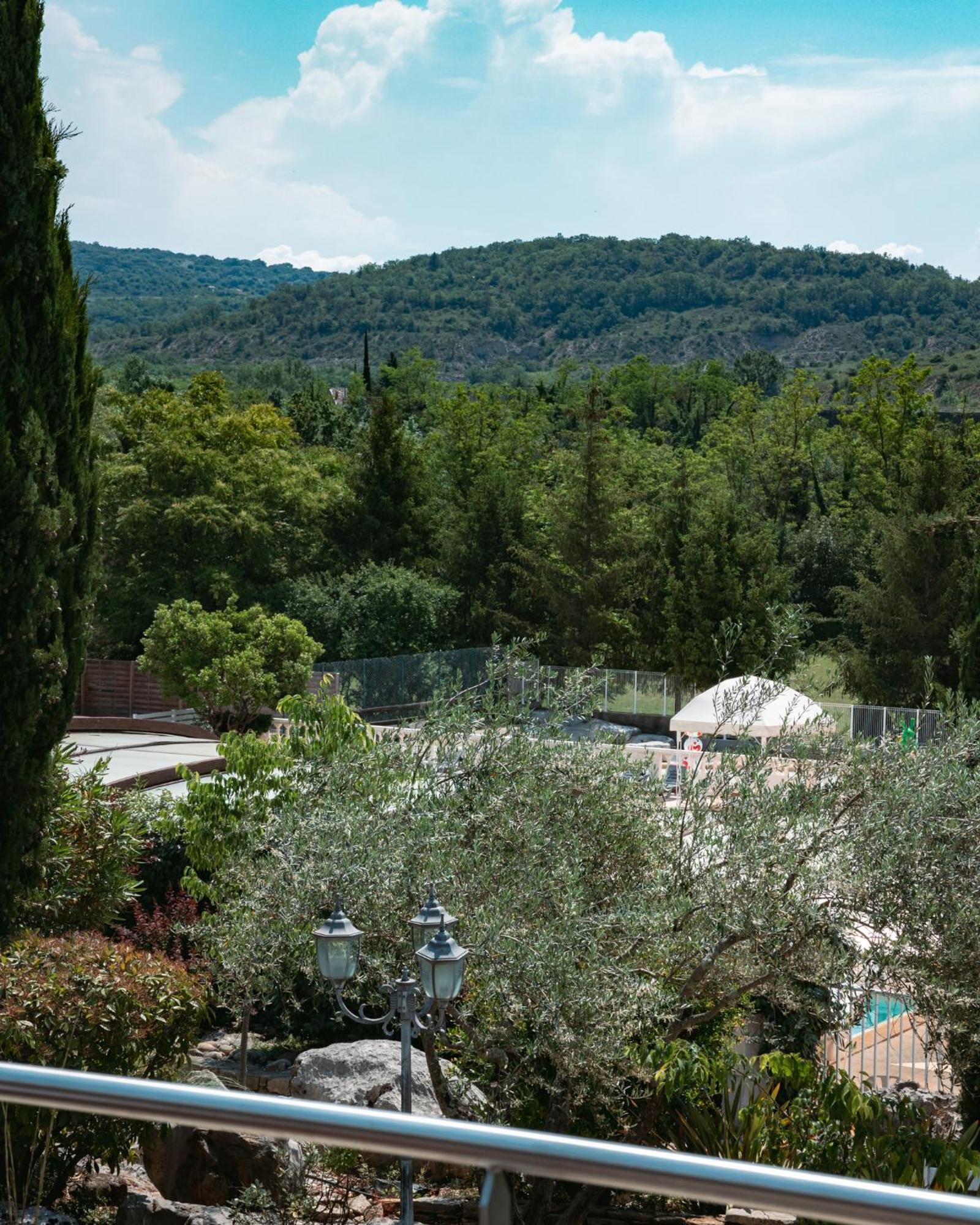 Hôtel du cros d'Auzon Saint-Maurice-dʼArdèche Exterior foto